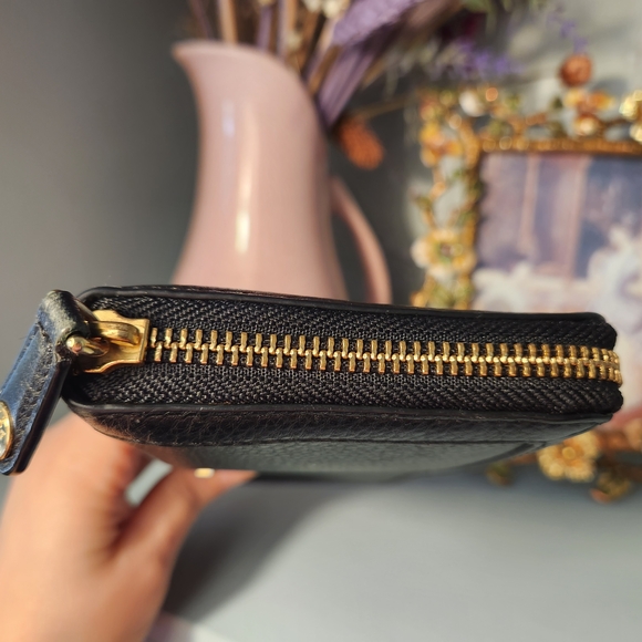 Vera Bradley Black Leather George Wallet Zip Pink Red Floral Interior - Picture 9 of 10